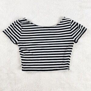 Forever 21 Black and White Striped Cropped Blouse Size Small